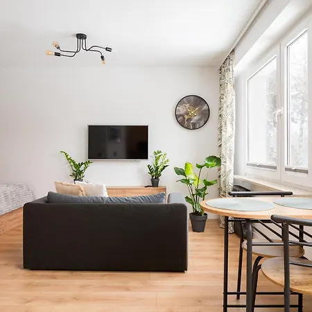 Wawer Urban Jungle By Bookinghost Varsavia