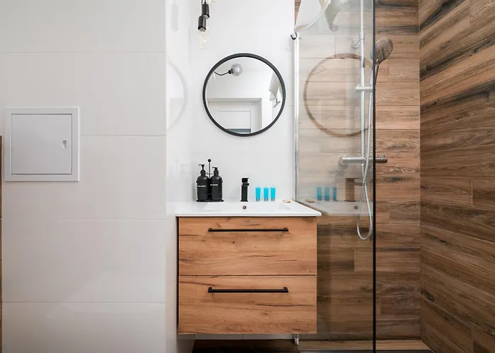 Wawer Urban Jungle By Bookinghost * Varsavia