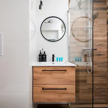 Wawer Urban Jungle By Bookinghost * Varšava