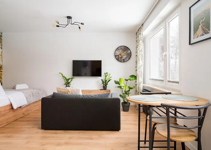 Wawer Urban Jungle By Bookinghost Varšava